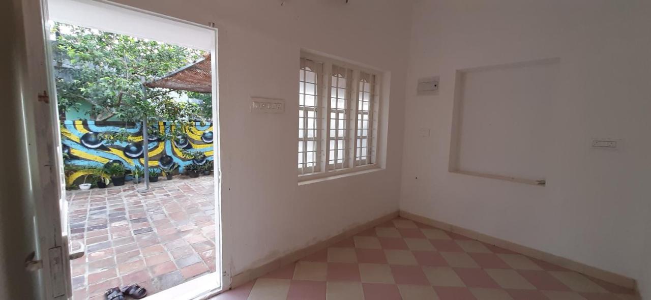 A Loft Hostel Alappuzha Exterior foto